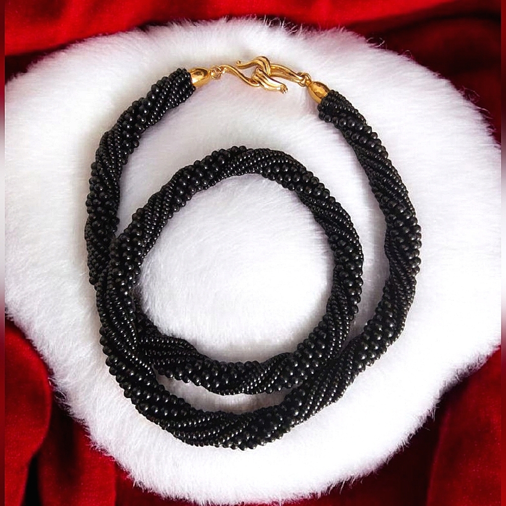 Vintage Black Seed Twisted Beaded Necklace Unsigned